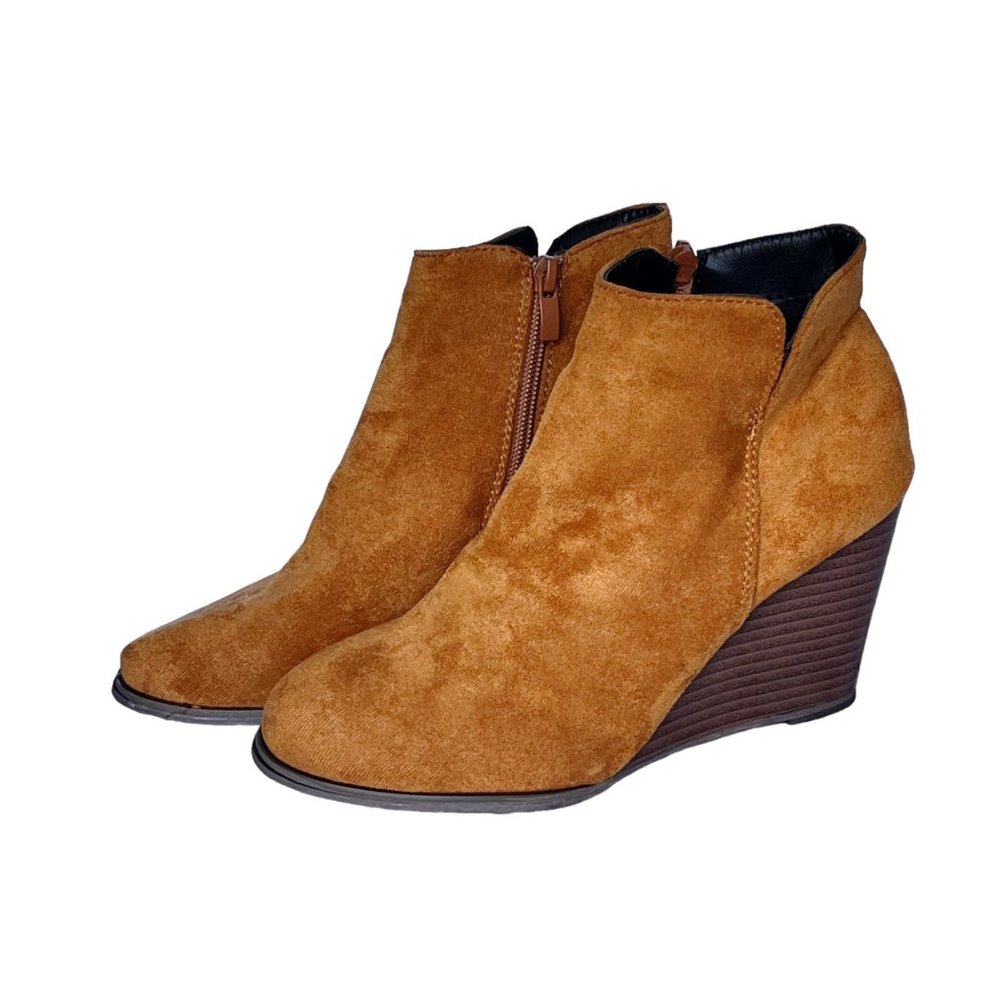 NWOB Unknown Brand Womens Faux Suede Side Zip Wedge Bootie Caramel Size 38 / 7.5